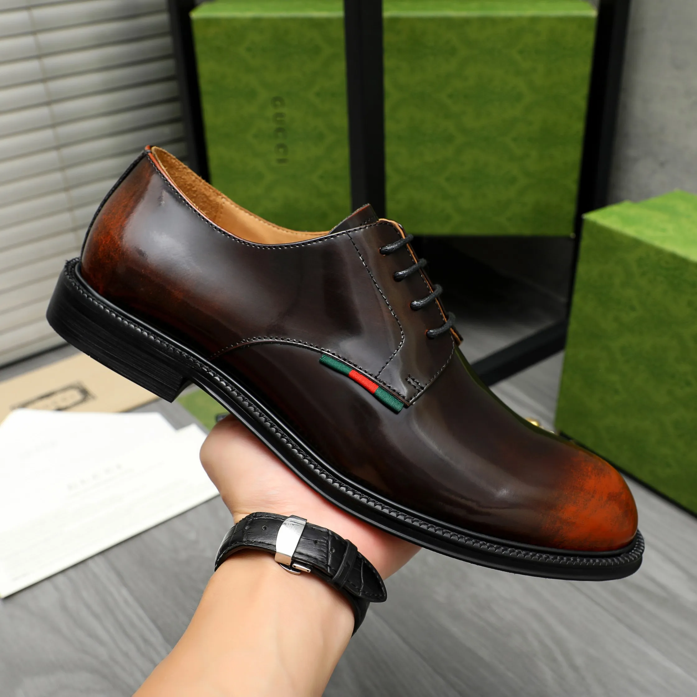 Men's shoes 💰500 Product trademark: GUCCI "Gucci" business lace-up leather shoes Regular size: 38-44 (45.46 custom-made, non-returnable) Product materials: Selected color-brushed cowhide upper, cowhide lining, original rubber outsole